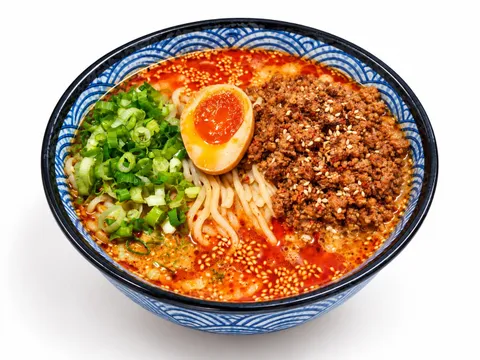 Dan Dan Ramen con ragù di maiale e salsa al sesamo piccante